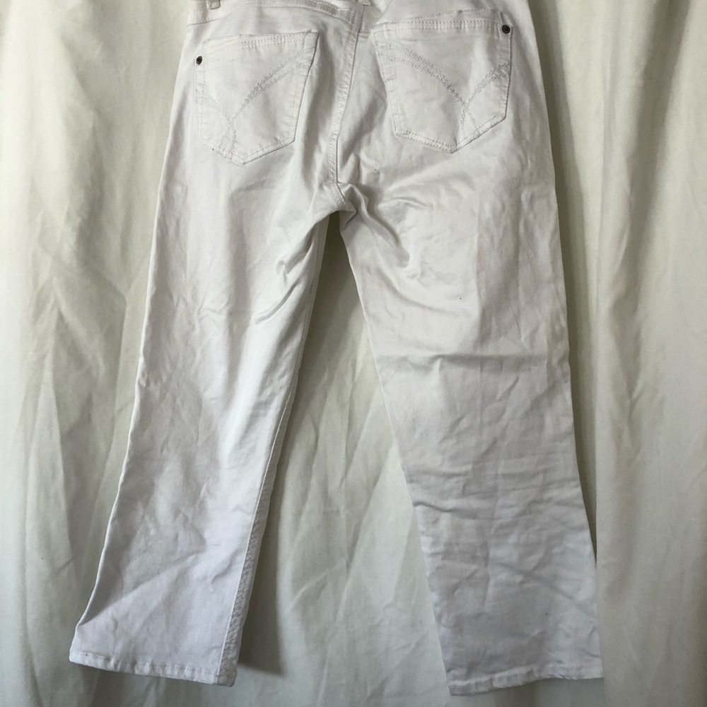 White Capri jeans